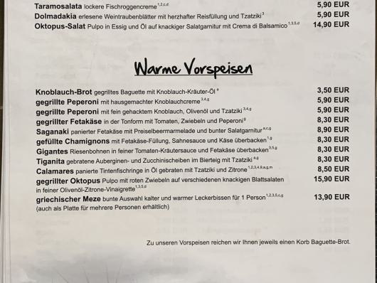 Speisekarte der Taverne Mykonos mit kalten und warmen Vorspeisen und Preisen in Euro.
